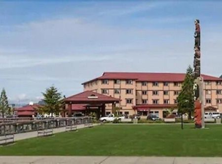Totem Square Hotel And Marina Ситка Экстерьер фото